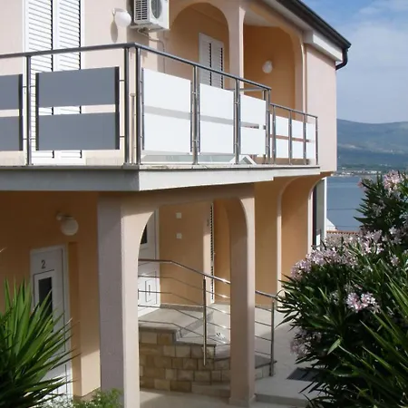 Apartamento Helles Studioappartement Mit Grossem Balkon By Interhome Trogir