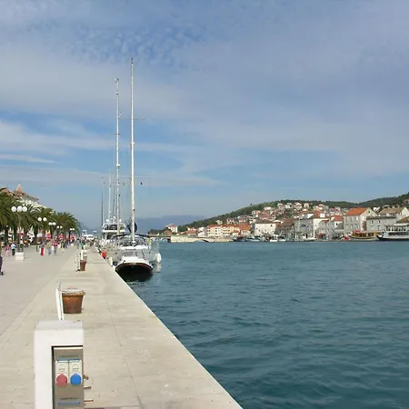 Helles Studioappartement Mit Grossem Balkon By Interhome Apartamento Trogir